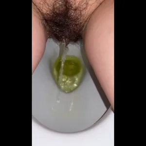 오줌싸개녀 혜림이  가슴타투녀 - 한국야동 인기 한국야동