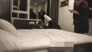 초코밀크 화장실에서 자위기구 넣고 술마시고 호텔까지 가네 - 한국야동 인기 한국야동