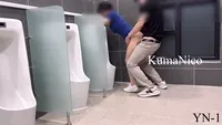 남자화장실에서 - 한국야동 인기 한국야동