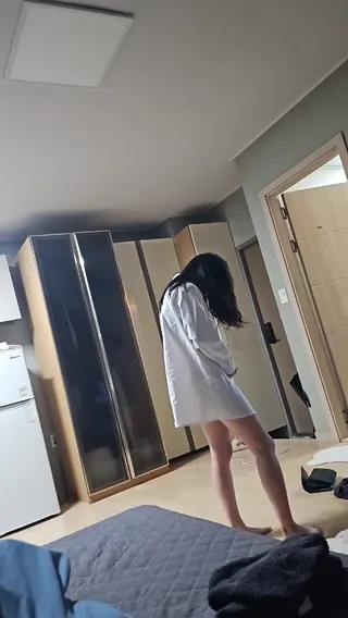 떡치고 나서 개운하게 집으로 향하는 21살 조건녀 - 한국야동 인기 한국야동